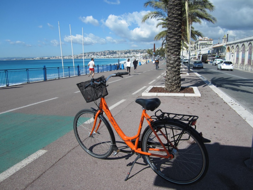 В Вильнев-Лубе установлены детекторы скорости для велосипедистов